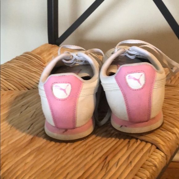 women pink/white puma shoes 8.5 - Picture 2 of 3
